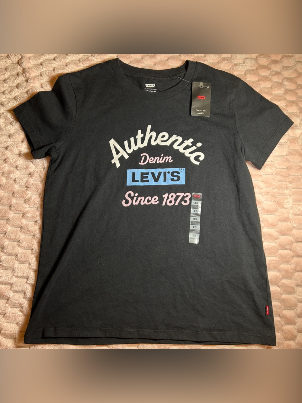 NWT Levi's Perfect Tee Black Short-Sleeve Graphic Tee